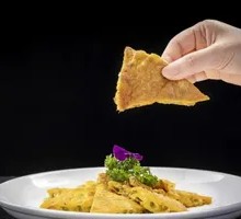 Stir-fried Locust Blossoms with Eggs