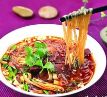 Braised Beef and Noodles in Clay Pot