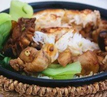 Braised Chicken with Mushrooms in Clay Pot Rice