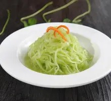 Cold-mixed lettuce strips