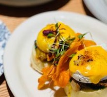Benedict Egg with Shredded Beef