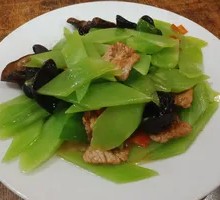 Stir-fried Pork with Lettuce