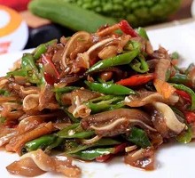 Green Pepper Stir-fried Pig Ear