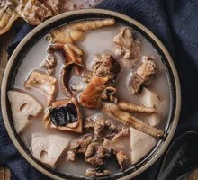 Pork Rib Soup with Crispy Rice Crackers