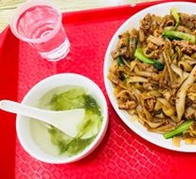 Stir-Fried Rice Noodles with Pork