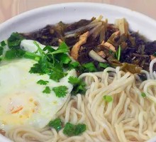 Pickled Cabbage and Pork Noodles