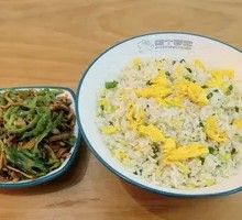 Green Pepper and Pork Stir-fried Fried Rice