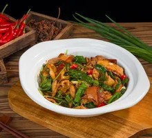 Stewed Pork with Vegetables in Clay Pot