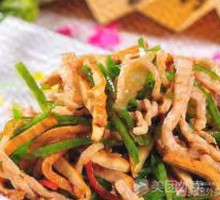 Green Pepper and Tofu Skin Shredded Pork