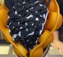 Yellow Peach Cream Egg Waffle