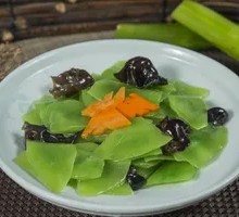 Stir-fried Lettuce with Black Wood Ear Mushrooms