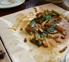 Stir-fried Tofu Sheets with Garlic