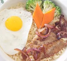 Black Pepper Chicken Cutlet with Fried Egg and Rice Noodles
