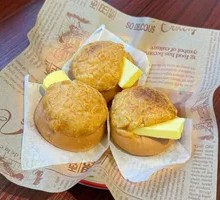 Pineapple Bun with Butter