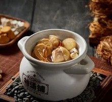 Five-fingered Mulberry Simmered Free-range Chicken
