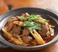 Braised Lamb with Tofu Skin in Clay Pot