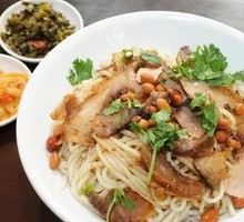 Guangxi-style Dry Noodles with Braised Pork