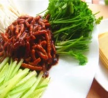 Beijing-style Pork Shreds with Noodles