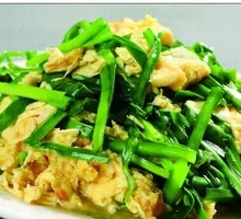 Stir-fried eggs with chives