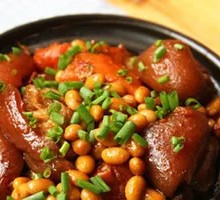 Braised Pork Tendons with Soybeans