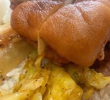 酱香卤肘子饭