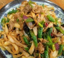 肥肠炒刀削面