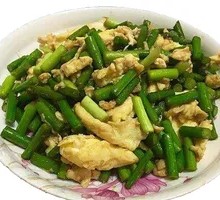 Garlic Shoot and Egg Stir-fry
