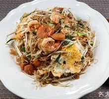Duck Leg Fried Rice Noodles