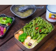 茄子豆角双拼饭