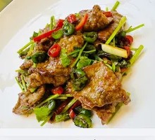 Stir-Fried Beef with Yellow Onion