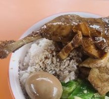 鸭腿卤肉饭