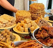 Braised Pig's Feet with Crispy Skin