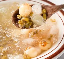 Old-fashioned Cool Four-Fruit Soup