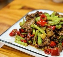 Stir-Fried Beef with Yellow Onion