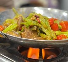 Spicy Pot Beef with Skin