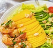 Steamed Fresh Shrimp Mango Avocado Salad