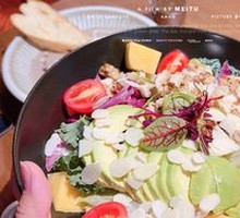 Avocado Slow-Cooked Chicken Breast Grain Bowl