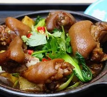 Braised Pig Trotters in Brown Sauce