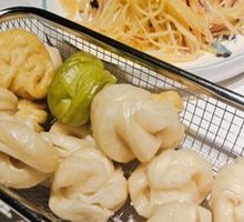 Flower-shaped steamed bun