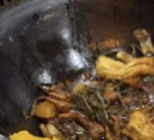 Pork Rib and Chicken Claw Hot Pot
