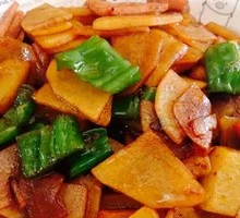 火腿土豆片盖饭