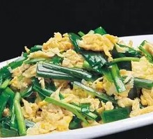 Stir-fried eggs with chives
