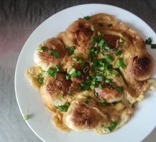鸡蛋油煎肉包
