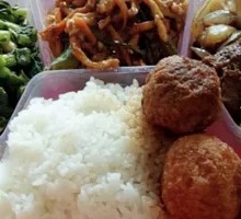 Braised Three-Slice Meatball Rice
