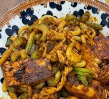 鸡炒米粉拼馕