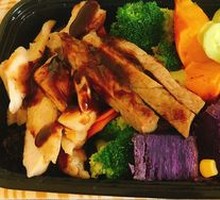 意式黑胡椒汁鸡胸餐