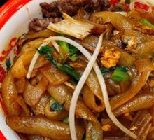 Cantonese Stir-Fried Beef Rice Noodles