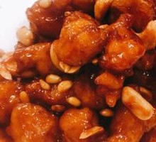 Stir-Fried Chicken with Almonds in Sauce