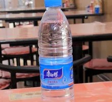 点右上角收cang矿泉水专享价