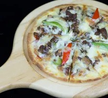 Black Pepper Beef Pizza